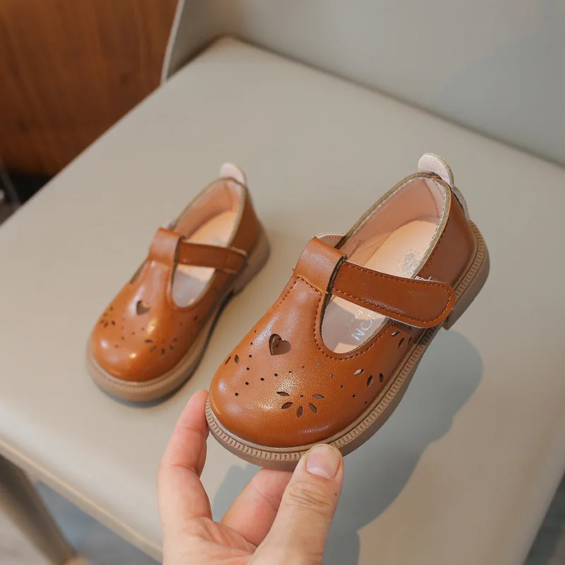 

Kids Hollow Heart Leather Shoes Boys Girls T-Strap Casual Flats Children Breathable School Footwear
