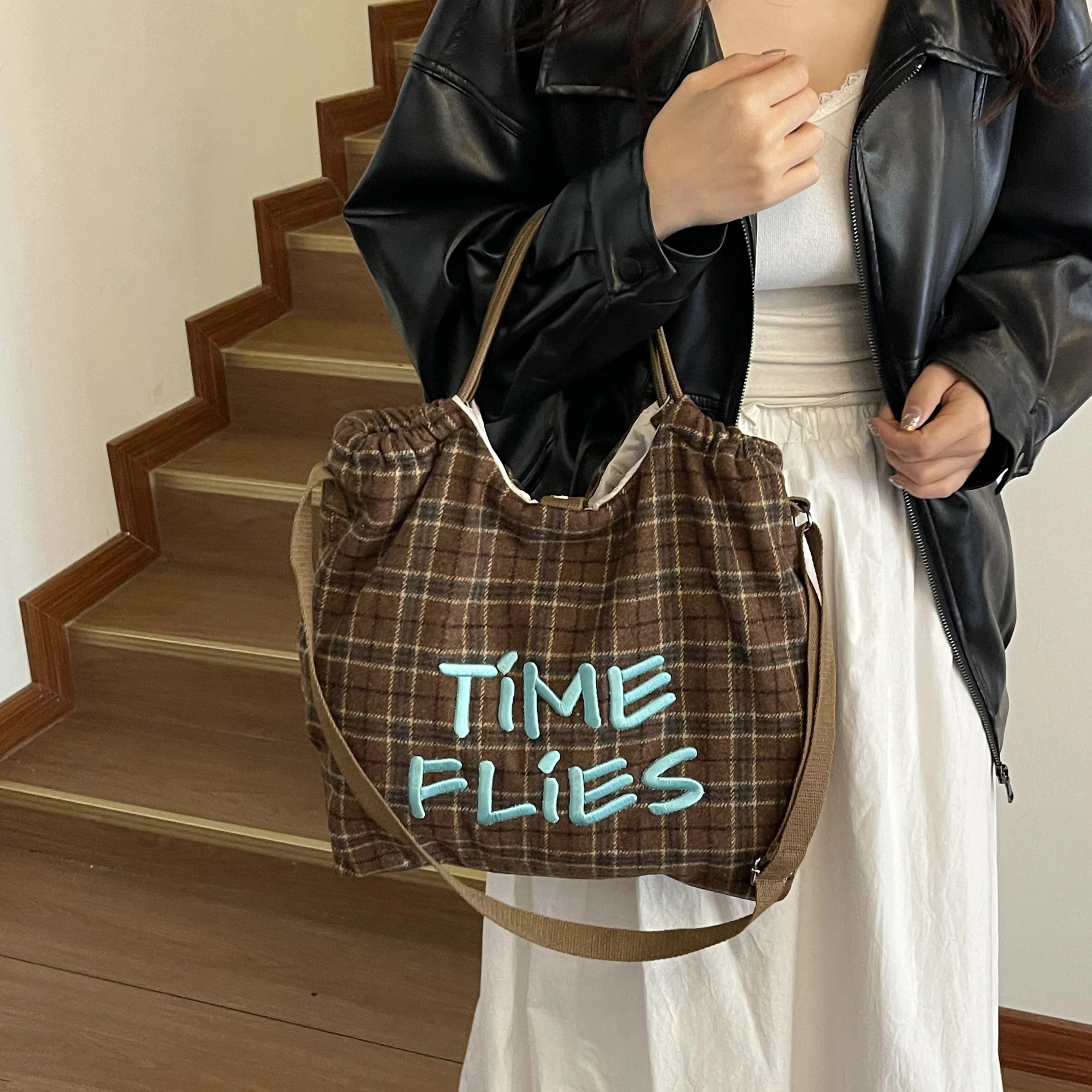 

DD4215 Korean Letter Embroidery Large-Capacity Tote Bag 2025 Autumn and Winter New Style Lazy Style Pattern Handbag for Women