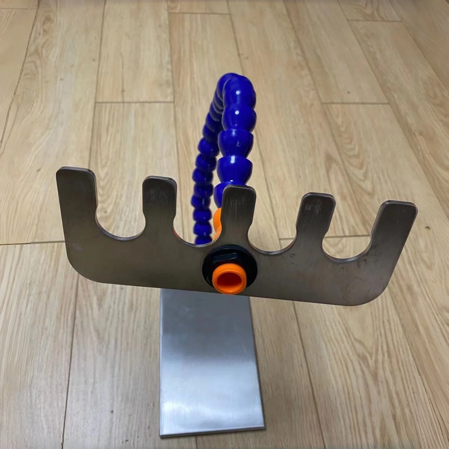 

Stainless steel breathing circuit support for pet anesthesia machine