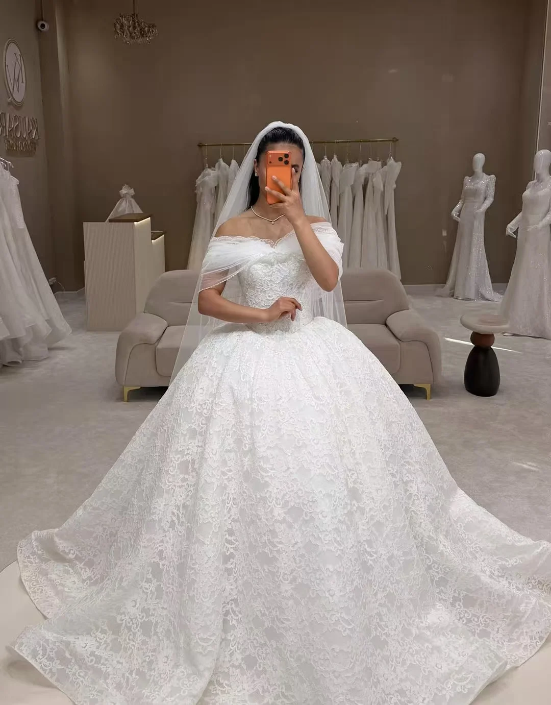 

Customized Luxury Lace Ball Gown Off Shoulder Bridal Gown Elegant Princess Wedding Dress with Long Train Vestido de Novia