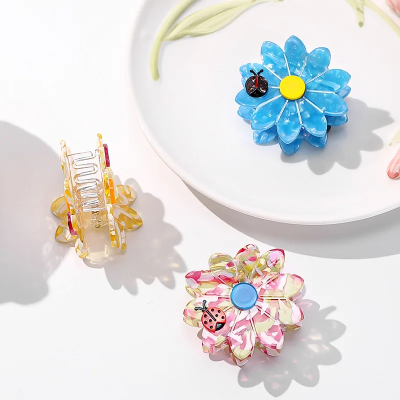 New Fresh Flower Hair Clips Seven-spotted Ladybug SimpleandCute Eco-Friendly Material Crab Clip Hair Accessories for Women Girls