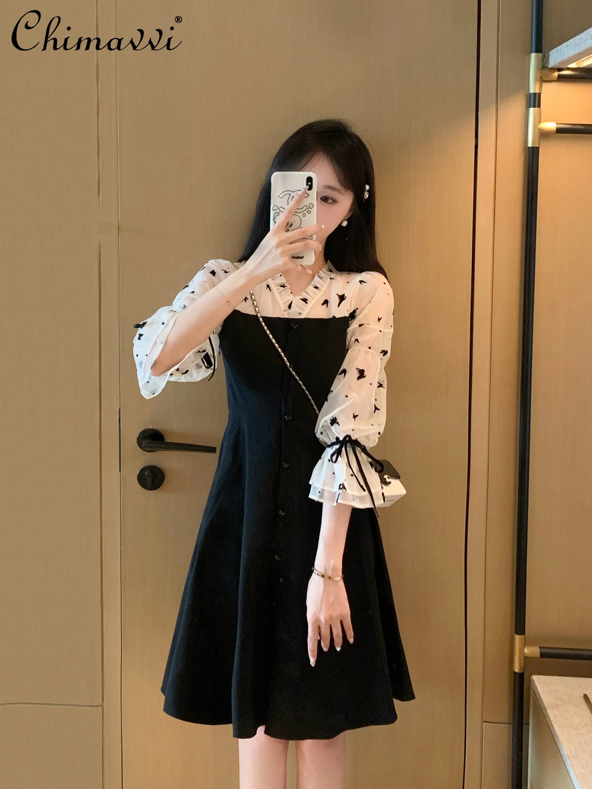 

French Retro Hepburn Style V-neck Flared Long Sleeve Stitching High Waist A-line Slim Single Breasted Short Black Dress Women