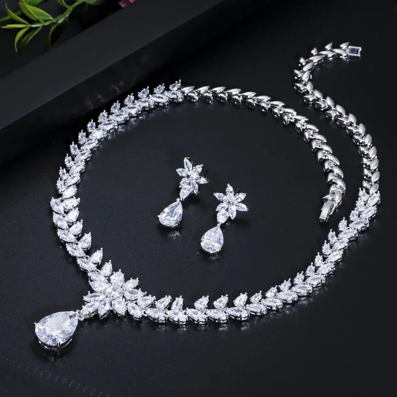 Imagem -03 - Temática-sparkly Cubic Zirconia Conjunto de Jóias para Mulheres Grande Gota de Água cz Brincos e Colar Festa de Casamento Nupcial T1007