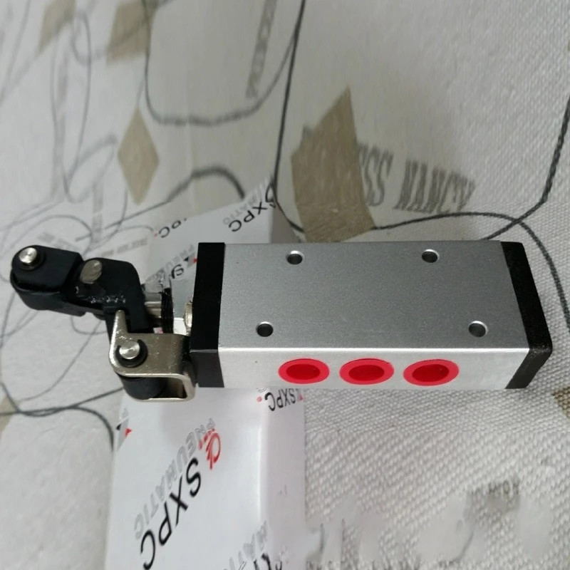 The two position five way valve of the machine control valve can adopt a roller lever type, with a long service life