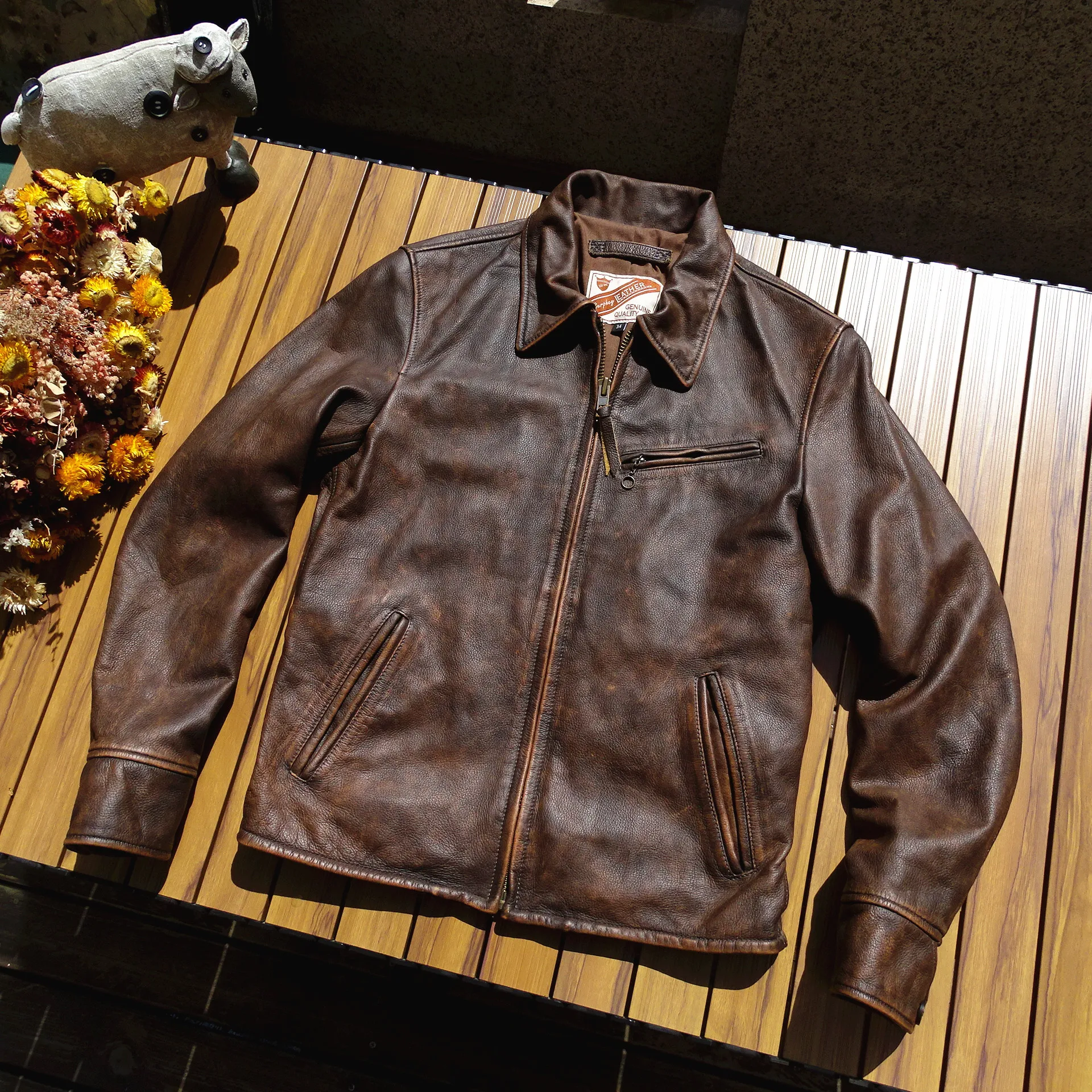 

The first layer of cowhide jacket is slim, fashionable and casual, washed and old brown and retro.