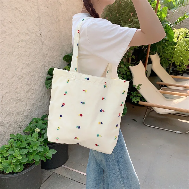 Flower Embroidered Ladies Shoulder Bags Soft Fabric Large Capacity Women\'s Eco Shopping Bag Retro Flora Female Travel Handbags