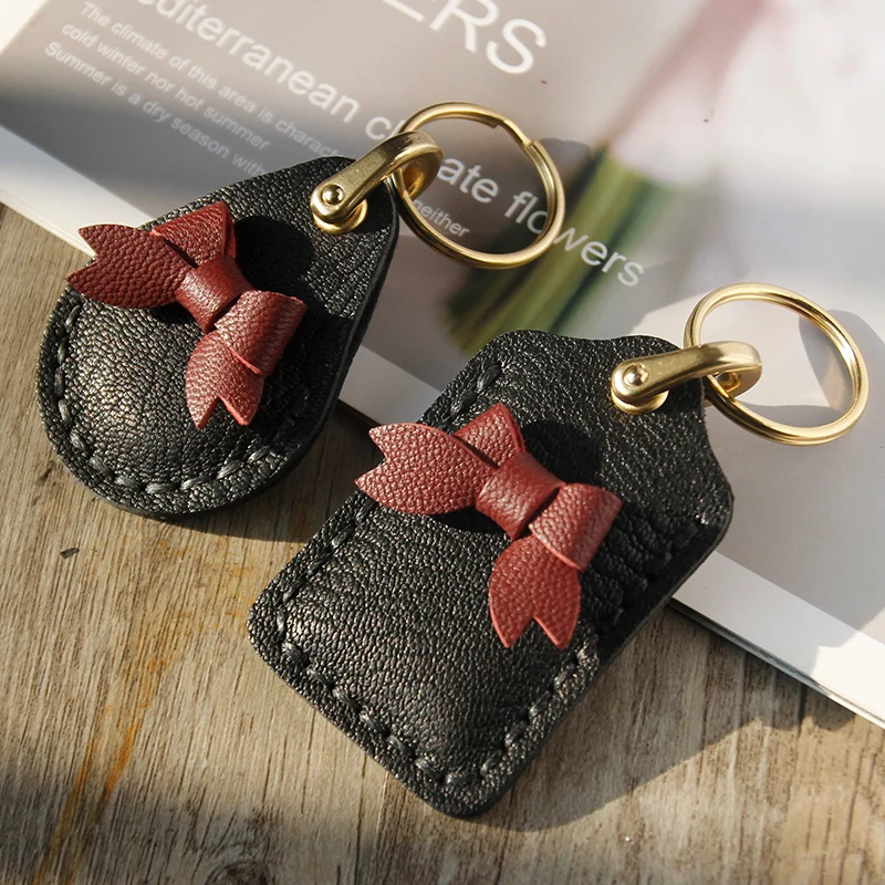 

Handmade leather access card holder with a teardrop-shaped bow and small rectangular door card keychain Elevator card