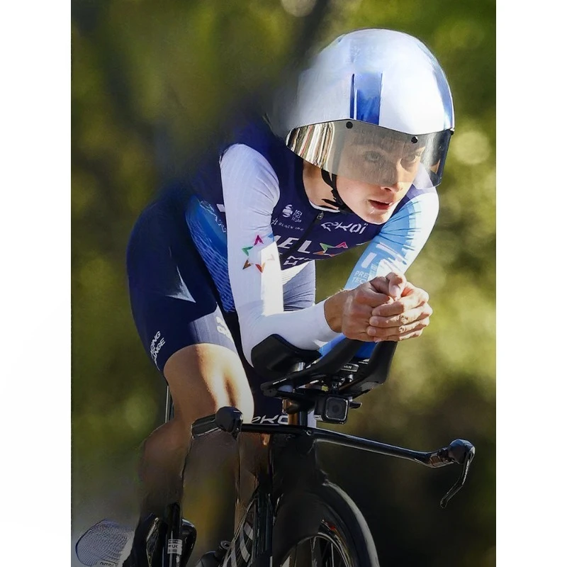 Riding helmet bikes in summer, equipped with mountain safety road bikes, ultra-lightweight