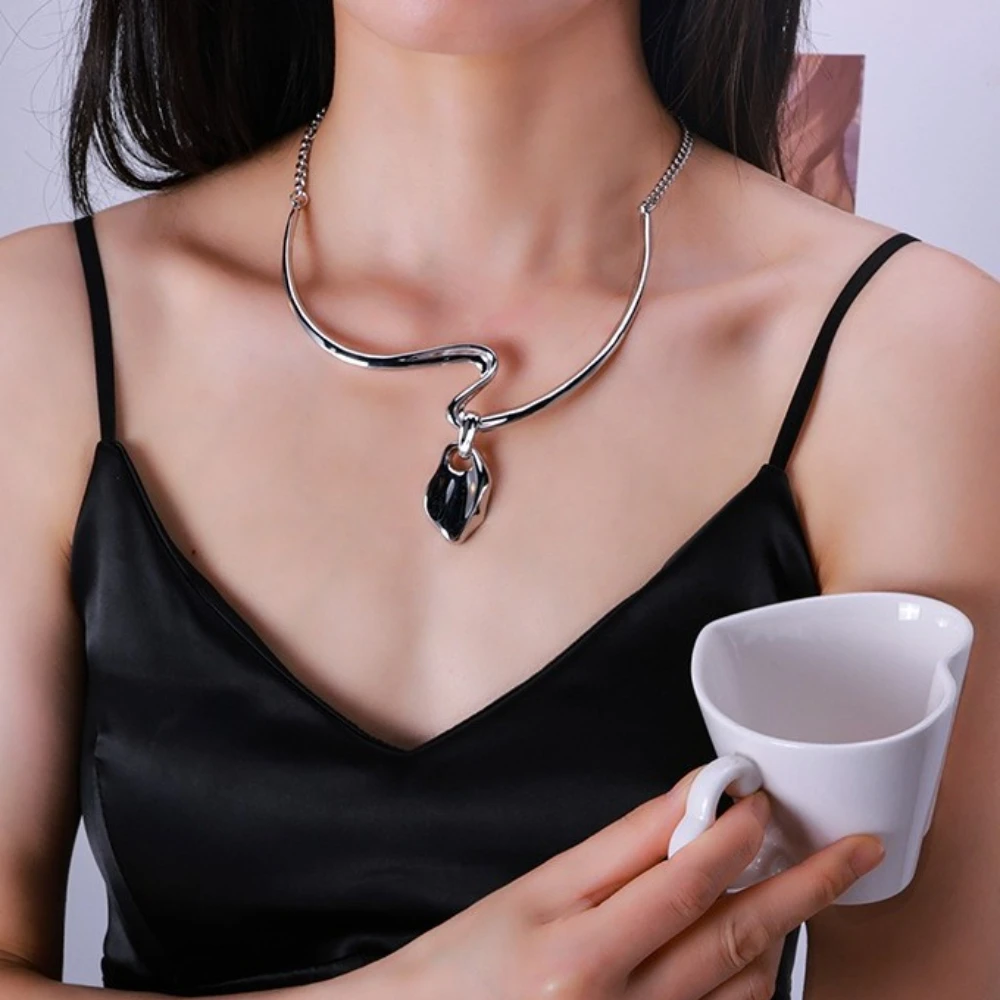 Same Leaf Geometric Choker Necklaces Alloy Cool Style Female Personality High-end Necklace Charm Jewelry