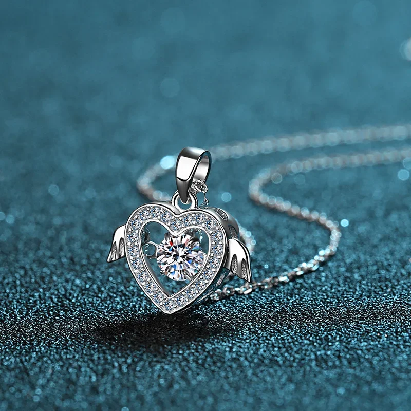 18K gold inlaid with diamonds, 0.5 carat moissanite necklace, heart necklace, Pt950 platinum diamond pendant, collarbone chain