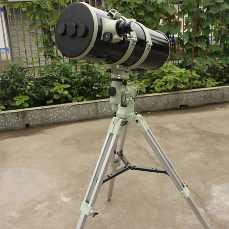 Yiwu Professional Giant Telescope Astronomical High Resolution Reflector Telescope with Equatorial Mount for Viewing