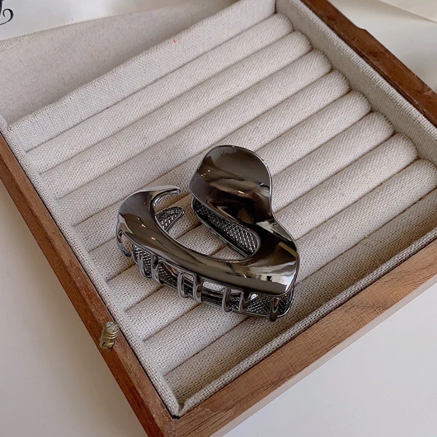 Metall-Haarklammer, elegante, hohle, geometrische kleine Haarspangen, koreanische Haarspangen, Mädchen-Haarnadeln, modische Haarkrabben für Damen – Detail 4