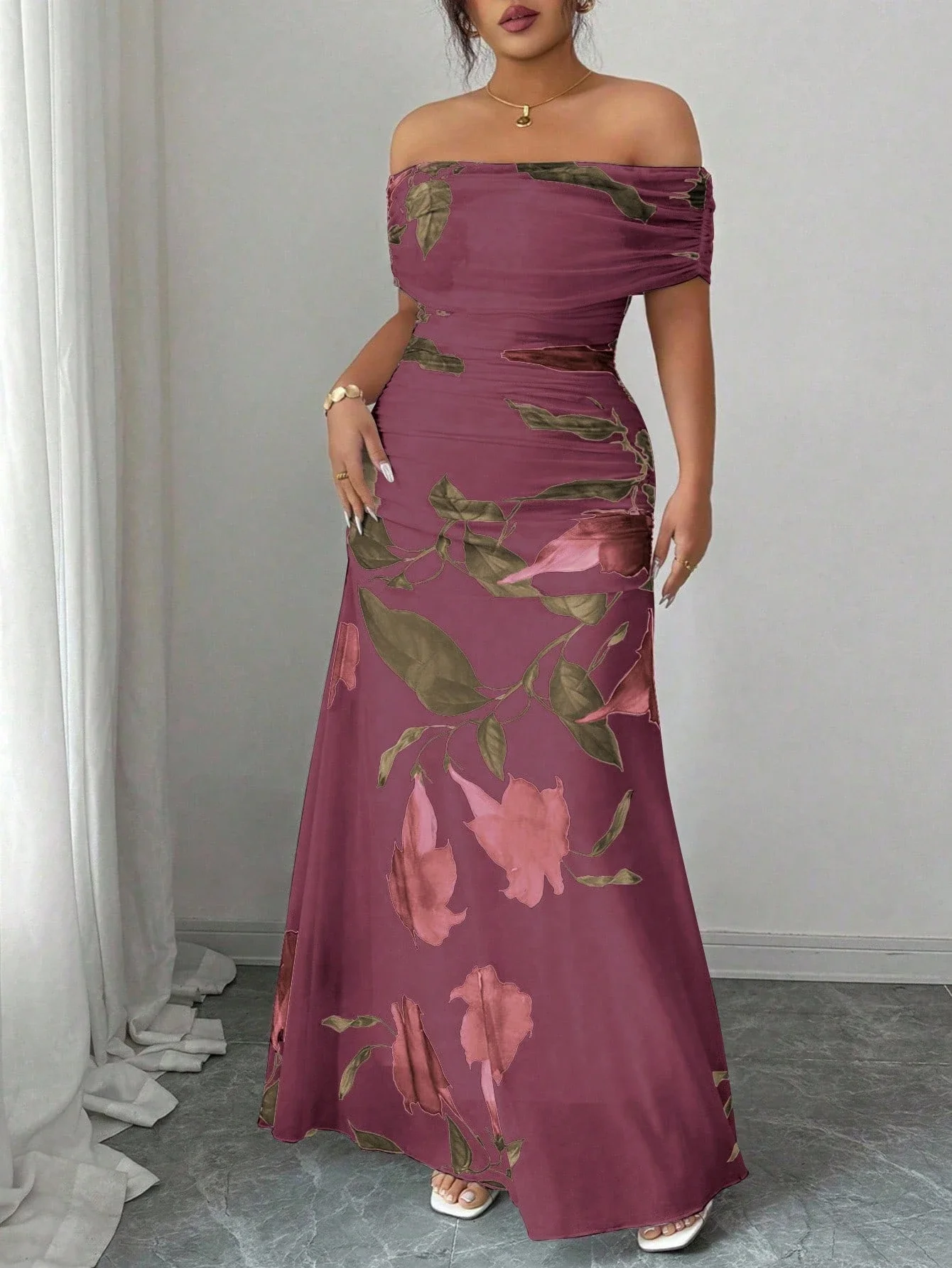 

Платье макси с цветочным принтом и открытыми плечами для женщин