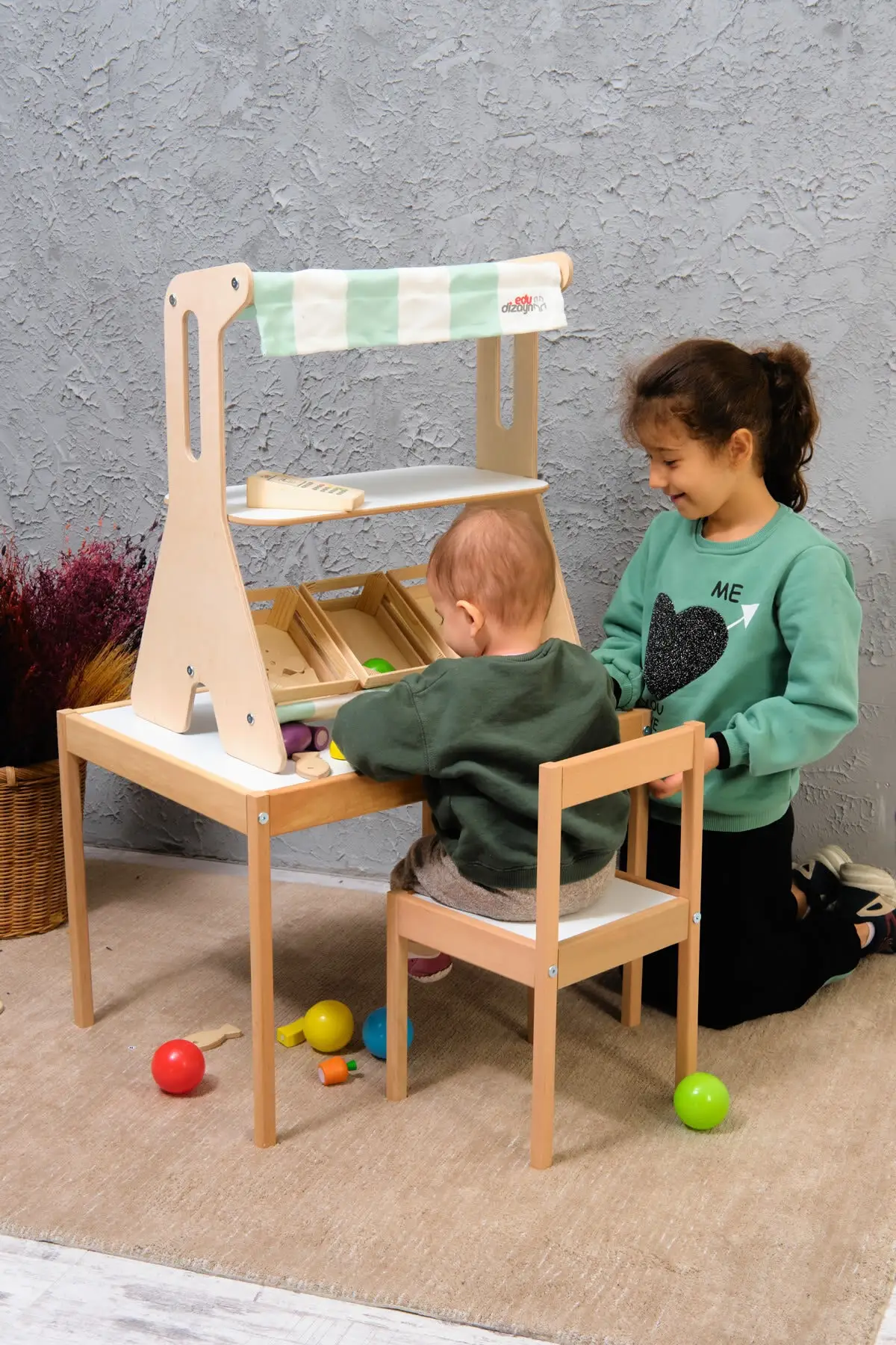 Mia mercearia de madeira e mesa de loja