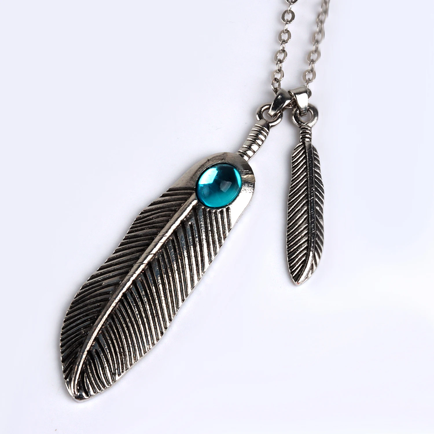 الشر المقيم 2 قلادة تأثيري طبعة محدودة كلير ريدفيلد ريشة شكل قلادة تذكارية جمع المجوهرات