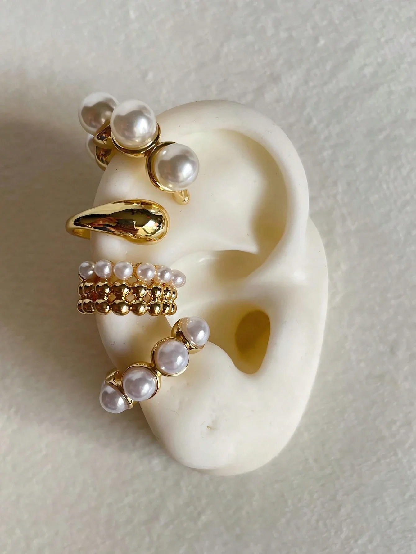 Juego de 4 pendientes de clip anchos con diseño de moneda vintage, perlas y gotas de agua, estilo exagerado, para mujer, ideal para vacaciones, citas, uso diario, fiestas, regalo de joyería.