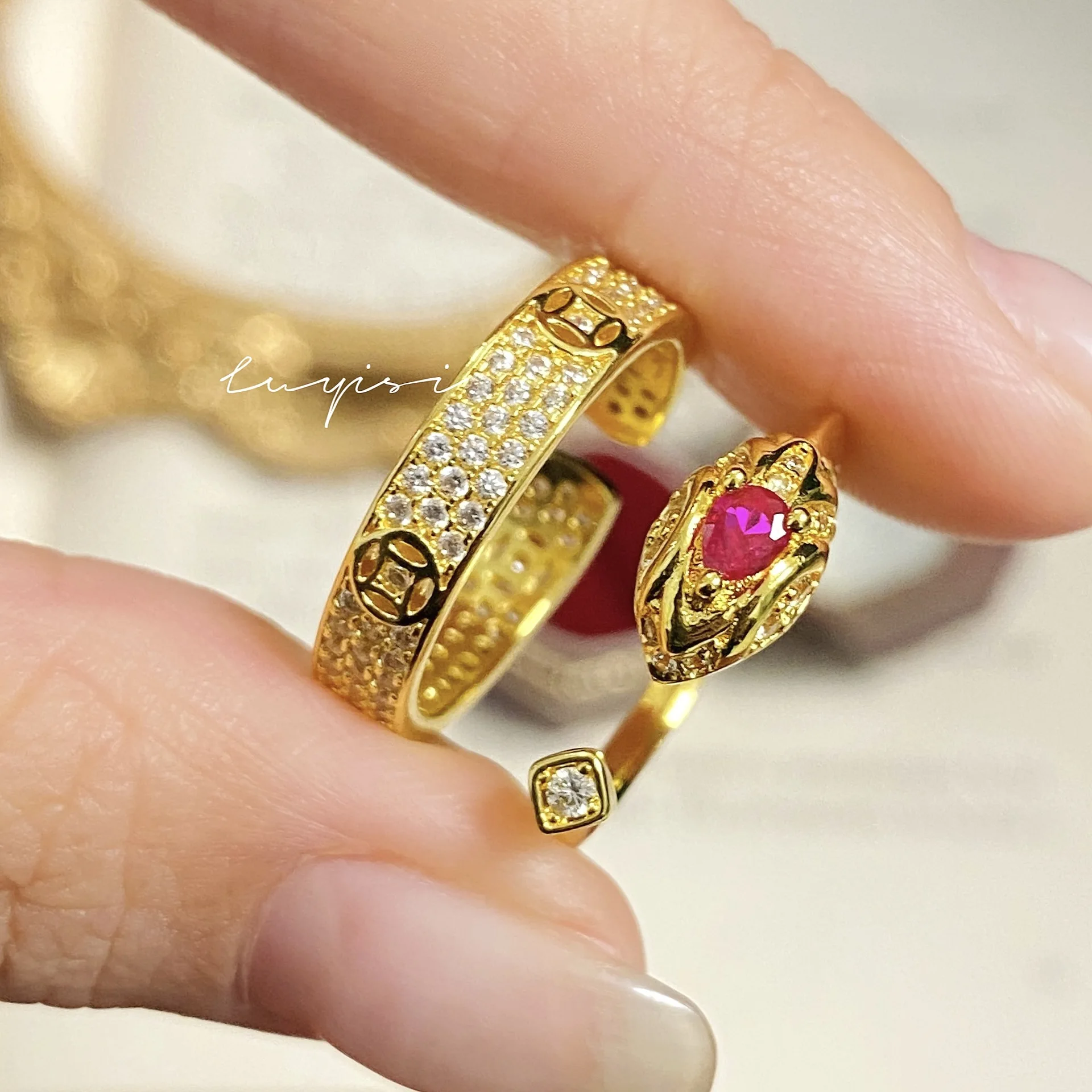 

DIY accessories Light luxury retro queen ring, red treasure, corundum spirit snake ring, new full of diamonds, gypsy stars, copp