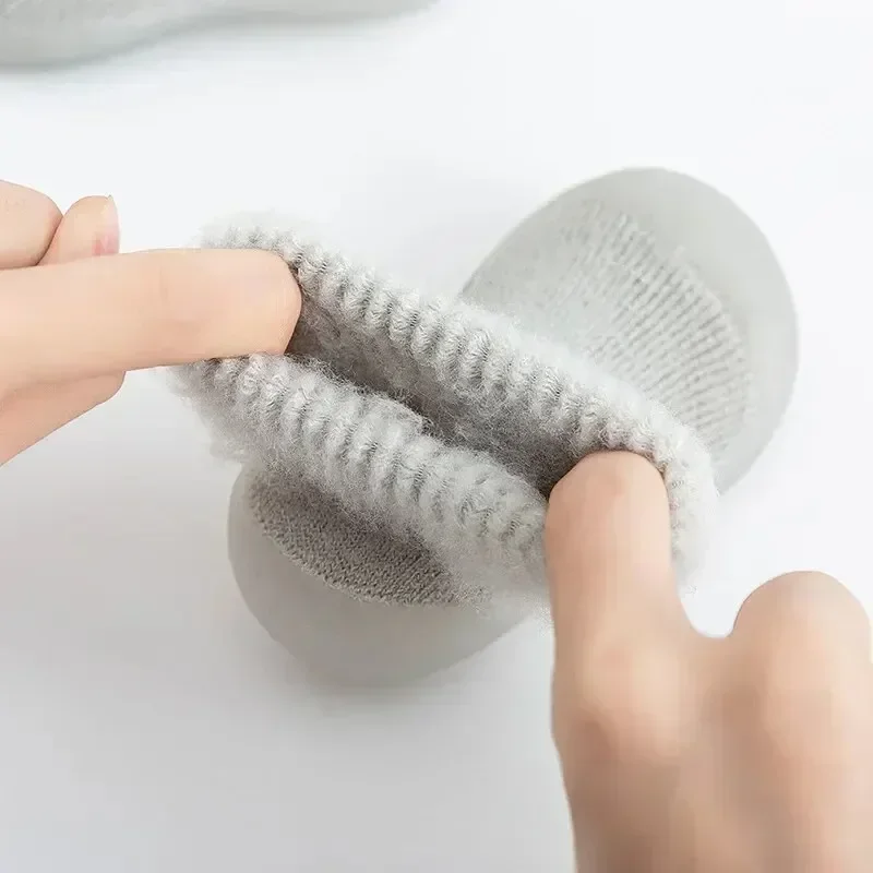 طفل داخلي عدم الانزلاق لينة أسفل الجوارب أحذية سميكة الدافئة عالية أنبوب جديد الشتاء الطفل مبطن حذاء طفل صغير