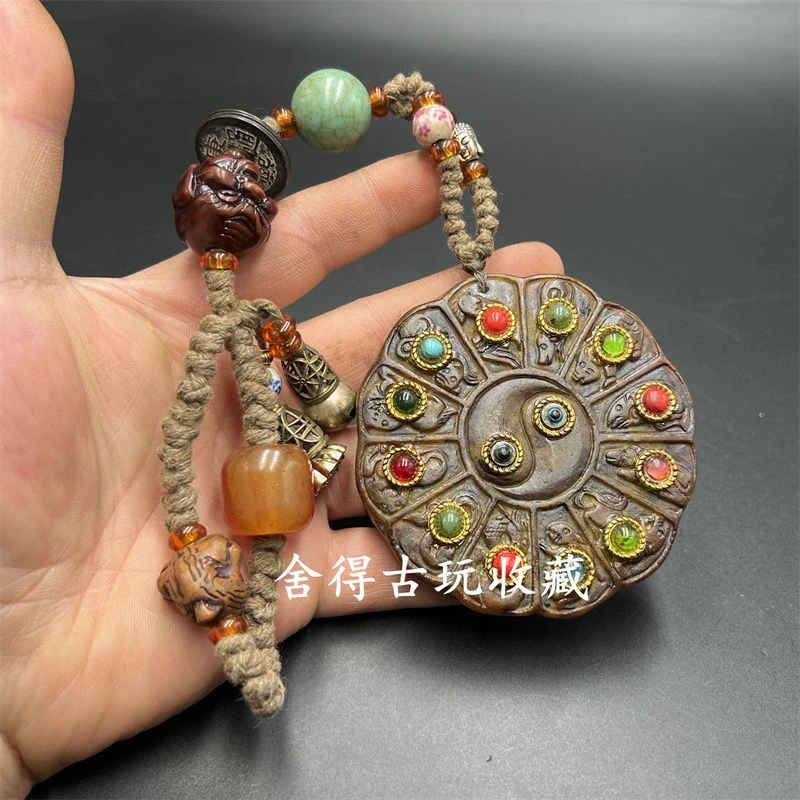 Collection of Nepalese Tibetan antiques, Tai Chi, twelve zodiac signs, inlaid dzi beads, gemstones, handlebars