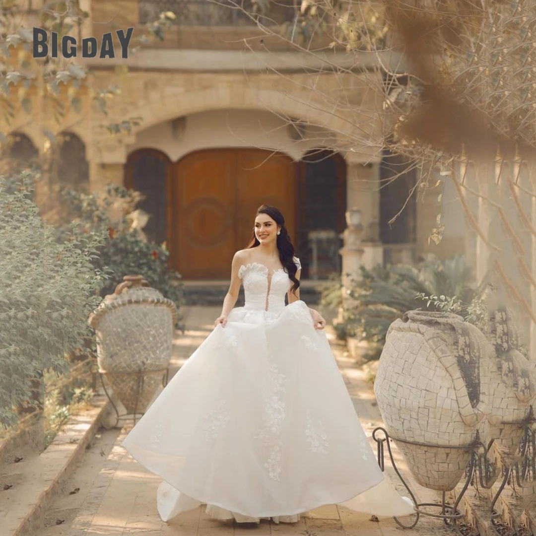 Abito da sposa squisito Donna Scollo a barca Una spalla con spalle scoperte Applicazioni in pizzo Tulle Treno Abiti da sposa Vestido De Novia Personalizzato