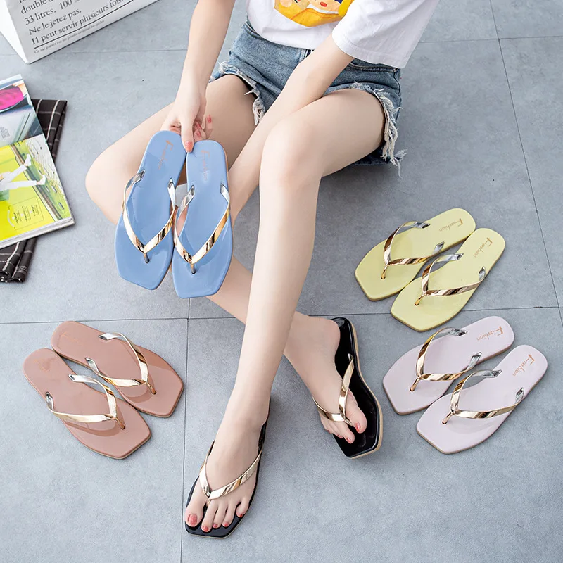 

Ladies New Slippers Flip-Flops Outer Wear Trendy Fashion Four Seasons Outing Non-slip Fashion Flip-on Beach Sandals and Slippers