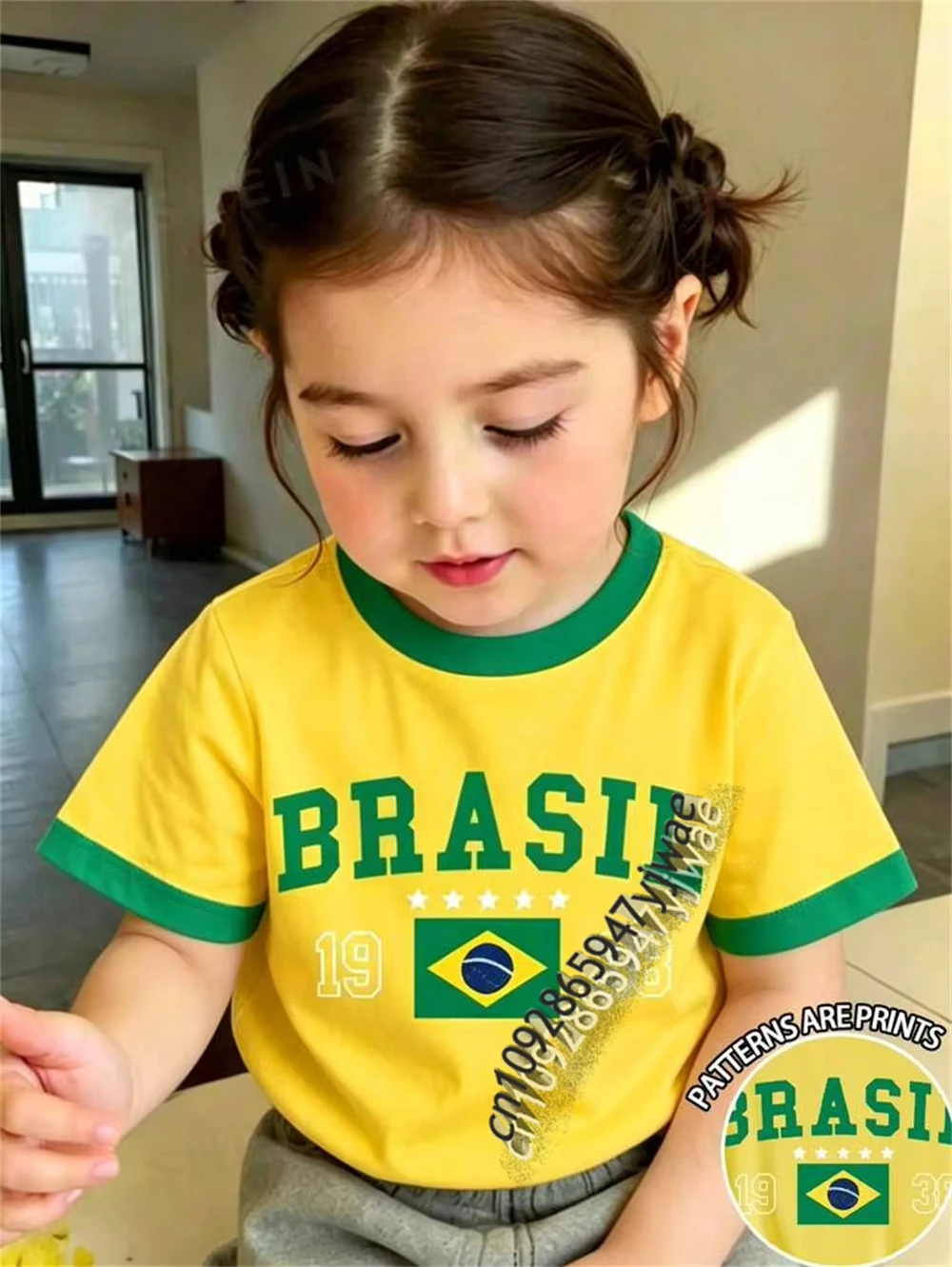 T-Shirt mit minimalistischer Brasilien-Flagge auf den Ärmeln, grün, feiner Streifen-Print, für Mädchen und Jungen, lässiges Alltagsoutfit, Sommerkleidung für Erwachsene und Kinder – Detail 3