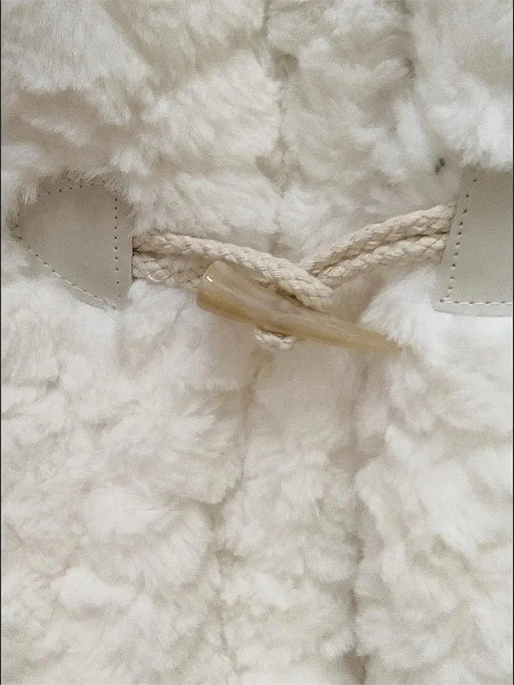 Abrigos cálidos de piel sintética de lana de cordero para mujer, chaquetas gruesas de longitud media, Chaqueta con botones de cuerno Vintage coreana, abrigos peludos de lujo para invierno