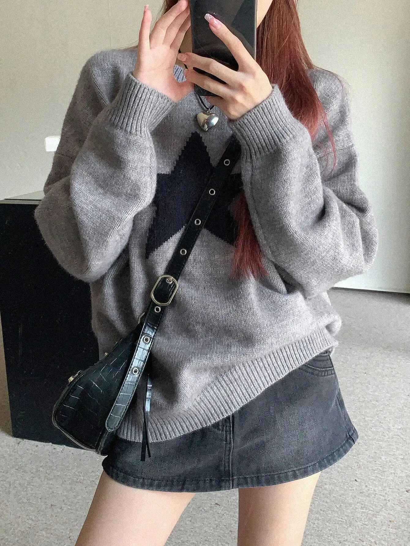 

Women's Gray Star Print Round Neck Long Sleeve Loose Fit Pullover Sweater for Fall Casual Wear