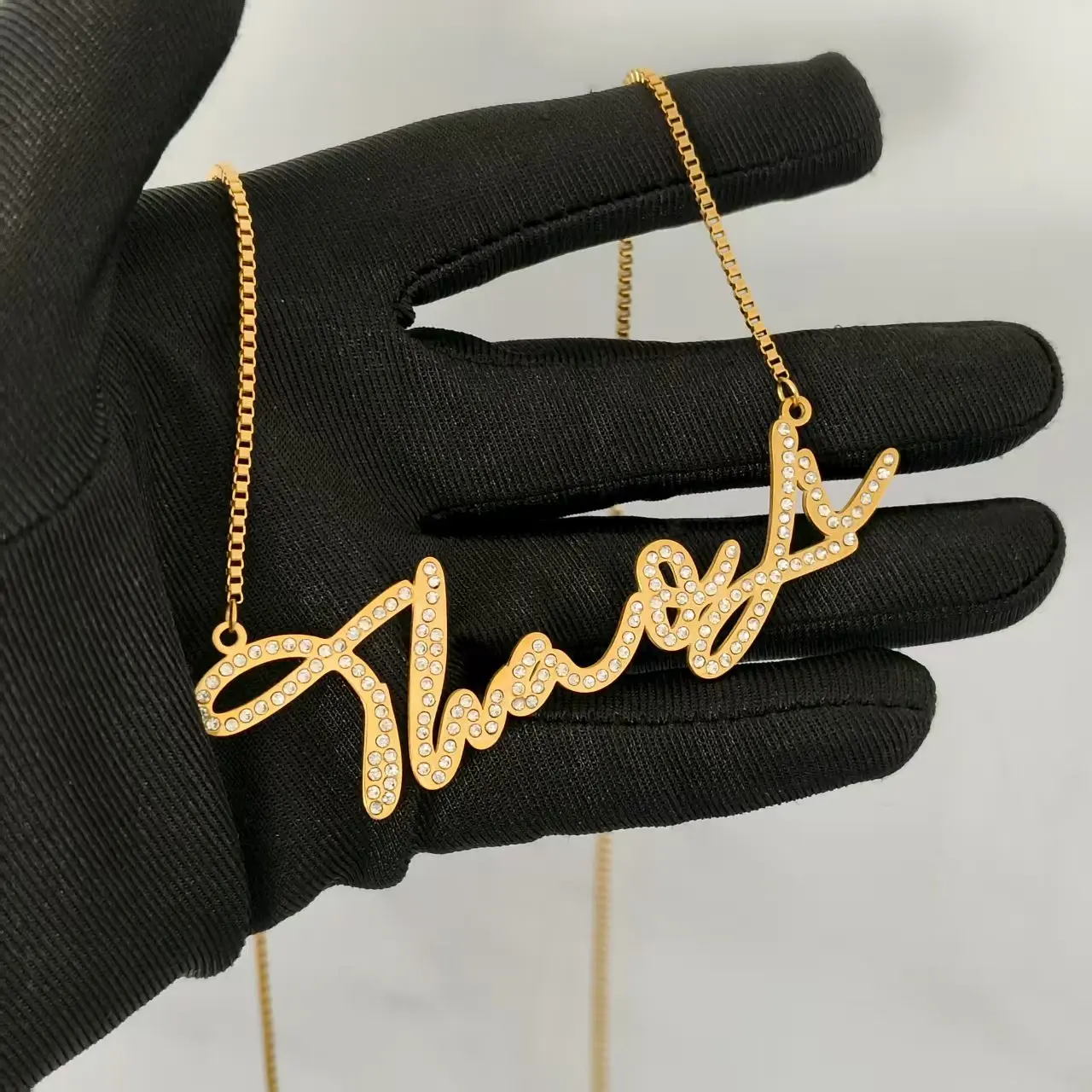 Nowa hurtowa sprzedaż personalizowanych/niestandardowych naszyjników z diamentami z imieniem, personalizowane wisiorki z literami, prezent na rocznicę, sprzedaż bezpośrednia.