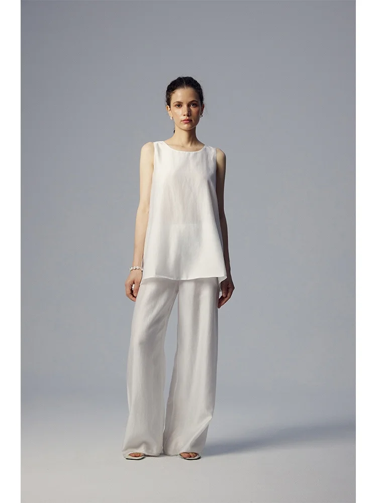 

Комплект из двухслойного топа-бюстье и брюк прямого кроя Bruncher: простой дизайн, женский летний наряд