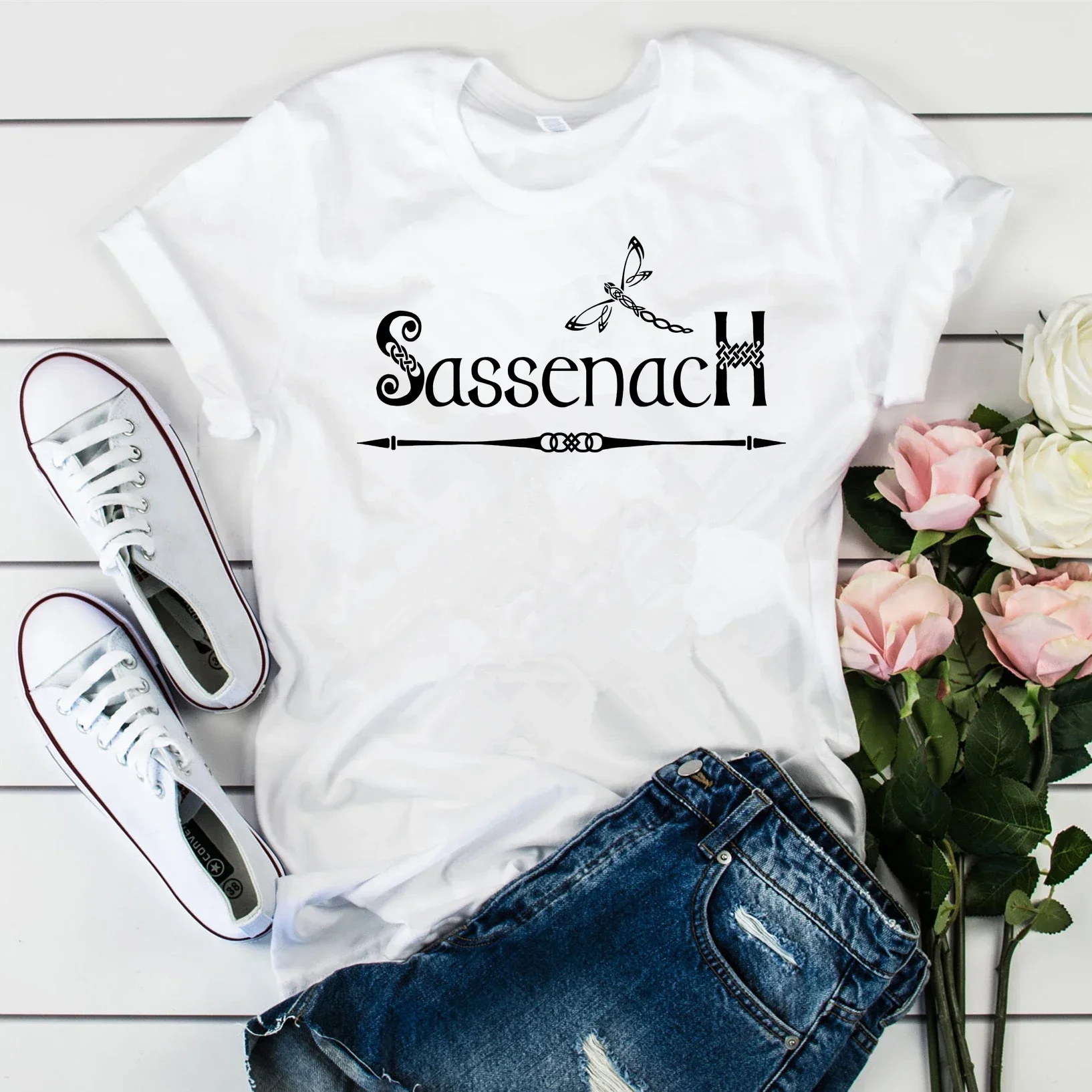 

Women Sassenach Shirt Claire Jamie Fraser T-Shirt Outlander Book Series Tee Sassenach Celtic Knot Shirts Tumblr Casual Tops 2024