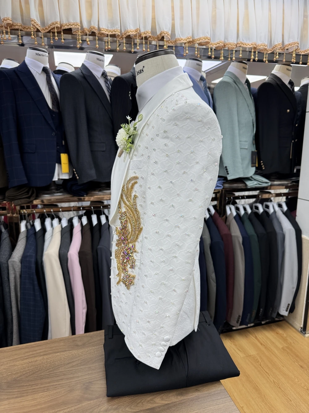 Stylish Pearls Crystals Men Suit Set Exquisite Stage Performance Tuxedo Jacket Pants Vest Handsome High Quality Groom Wear