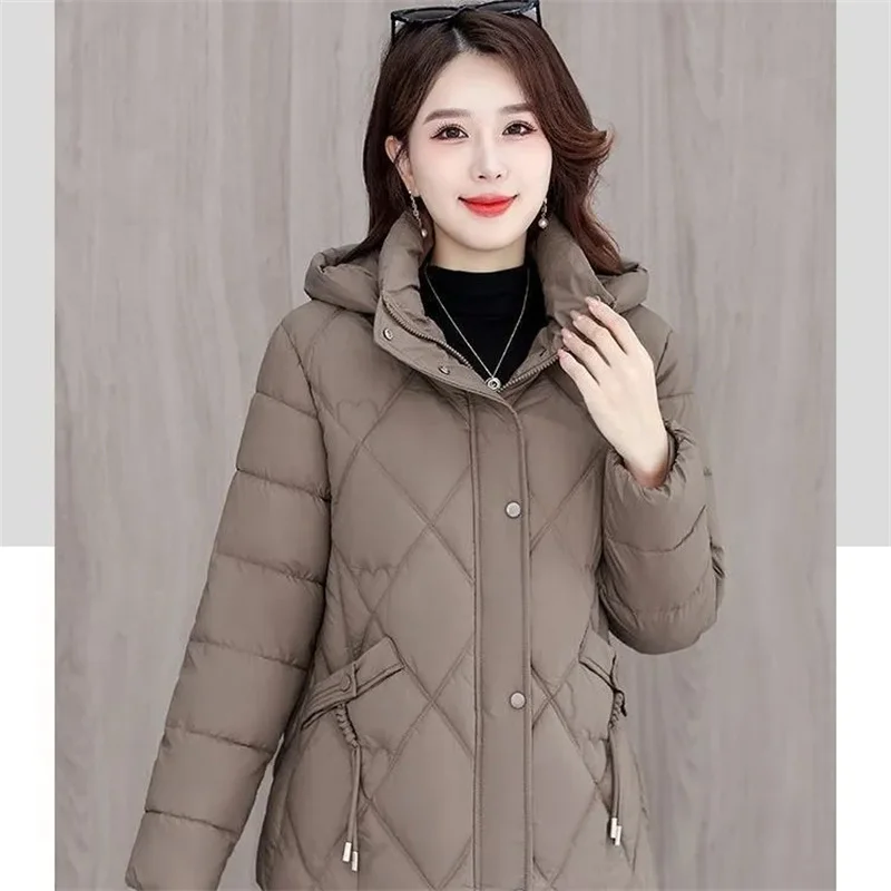 Veste courte d'hiver pour femmes, vêtements chauds, bouffants courts, légers, à capuche, rembourrés en coton, pour étudiantes, nouvelle collection 2025