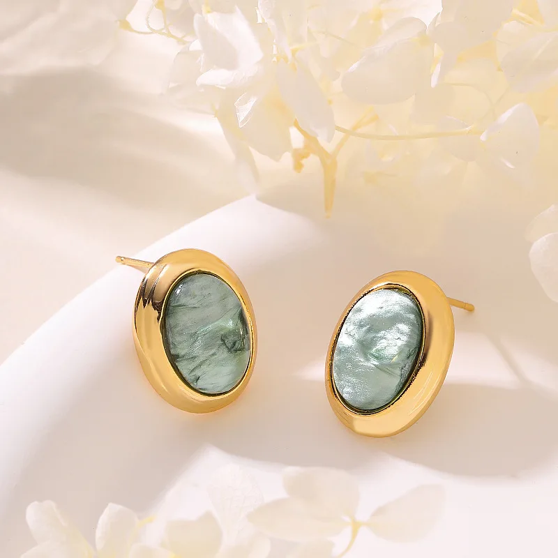 Gentle temperament, small fragrance, imitation beeswax resin earrings, light luxury, simple earrings, high-end commuting earring