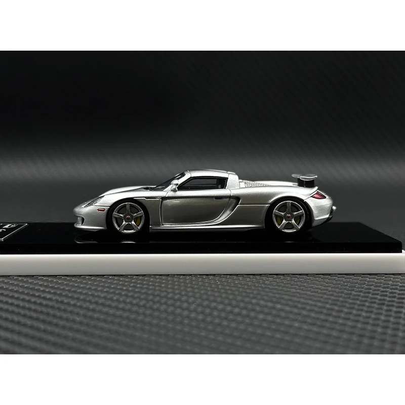 YM In Stock 1:64 CarreraGT Silver Resin Diorama Car Model Collection Miniature Toys