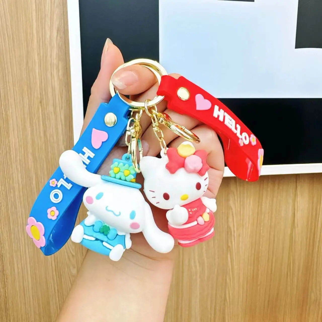 

Брелок Sanrio с персонажами Hello Kitty, Cinnamoroll, Kuromi, подвеска для студенческого рюкзака, креативный маленький подарок, брелок для автомобильных ключей