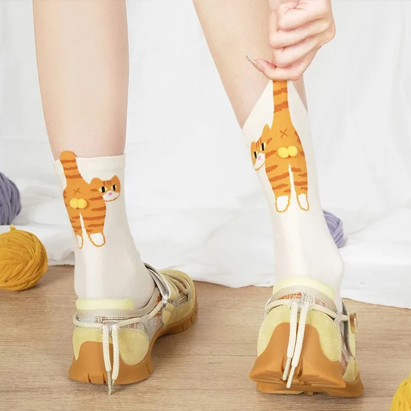 الجوارب النسائية لطيف مضحك القط Ins الكورية منتصف أنبوب النوم الجوارب الإبداعية بتمشيط القطن منتصف جوارب أنبوبية امرأة 2025 هدية السنة الجديدة