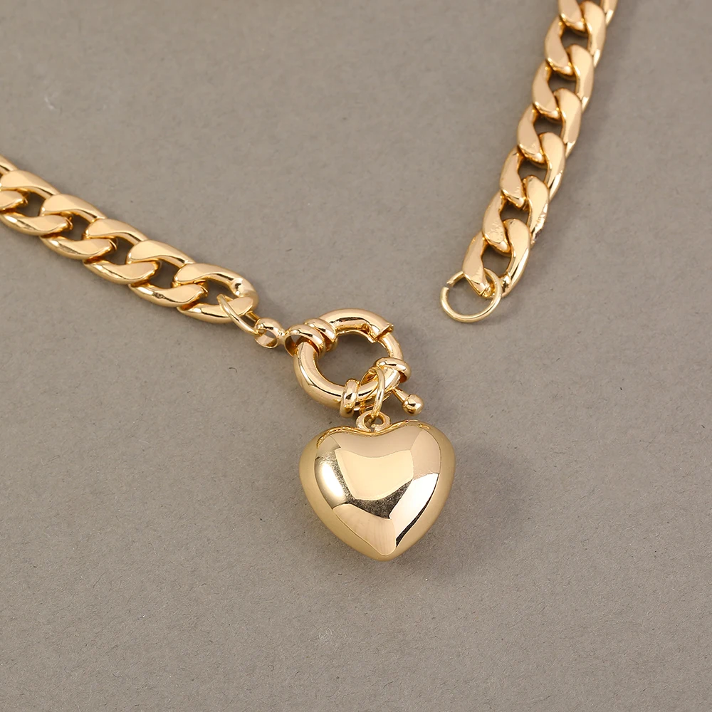 Collier en métal avec pendentif coeur et papillon pour femme, conception double couche, grande taille, lettre dorée, bijoux de fête de mariage,