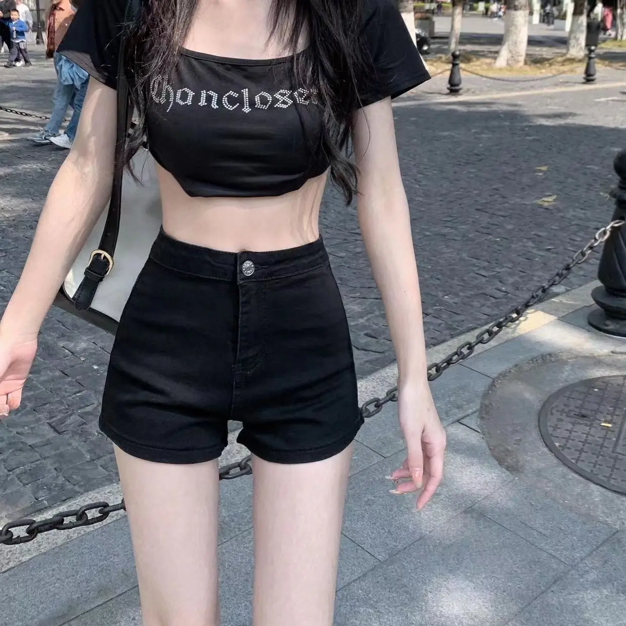 Y2k harajuku heiße Mädchen schwarze Jeans shorts mit niedriger Taille Damen lose und vielseitige Stretch-Hüft bedeckung zum Abnehmen von Jeans shorts