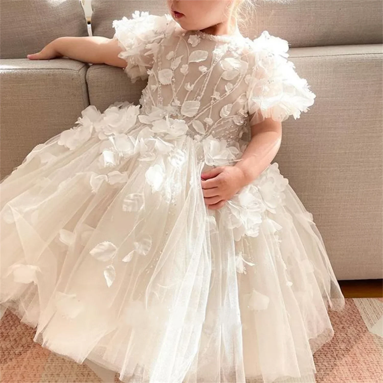 

Stylish Flower Girls Dress for Wedding Short Sleeves White Birthday Party Dress Tulle Floral Princess First Communion Ball Gown