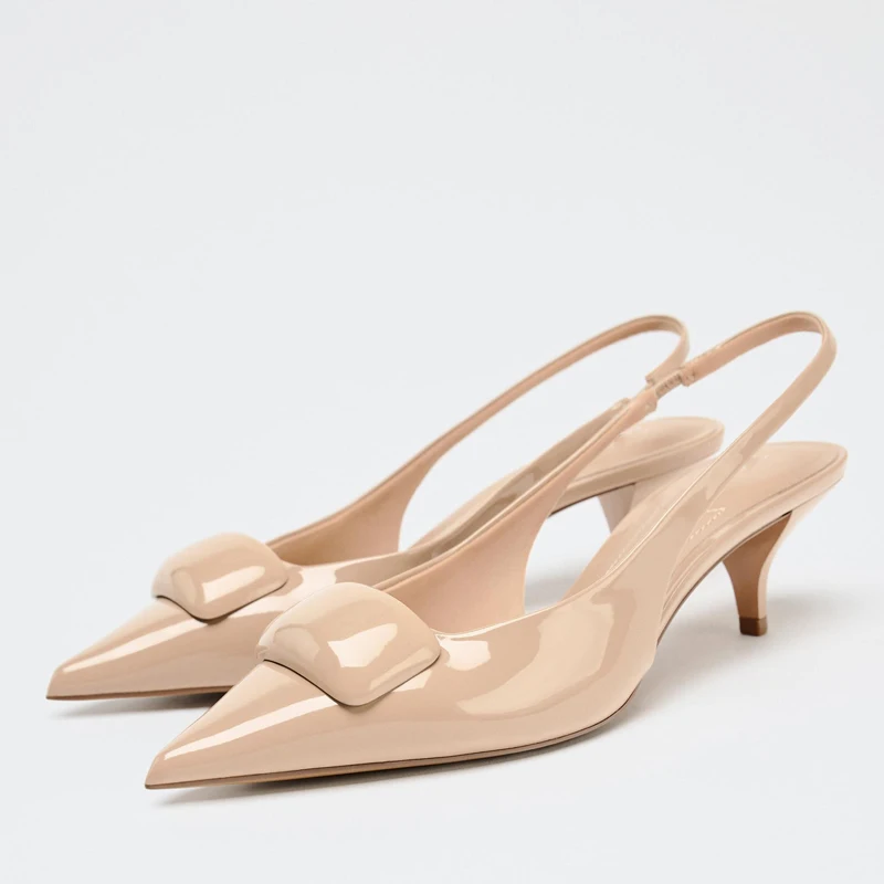 أحذية نسائية صيفية عصرية جديدة، صنادل أنيقة بكعب عالٍ ومقدمة مدببة مفتوحة، بتأثير الجلد المطلي البيج