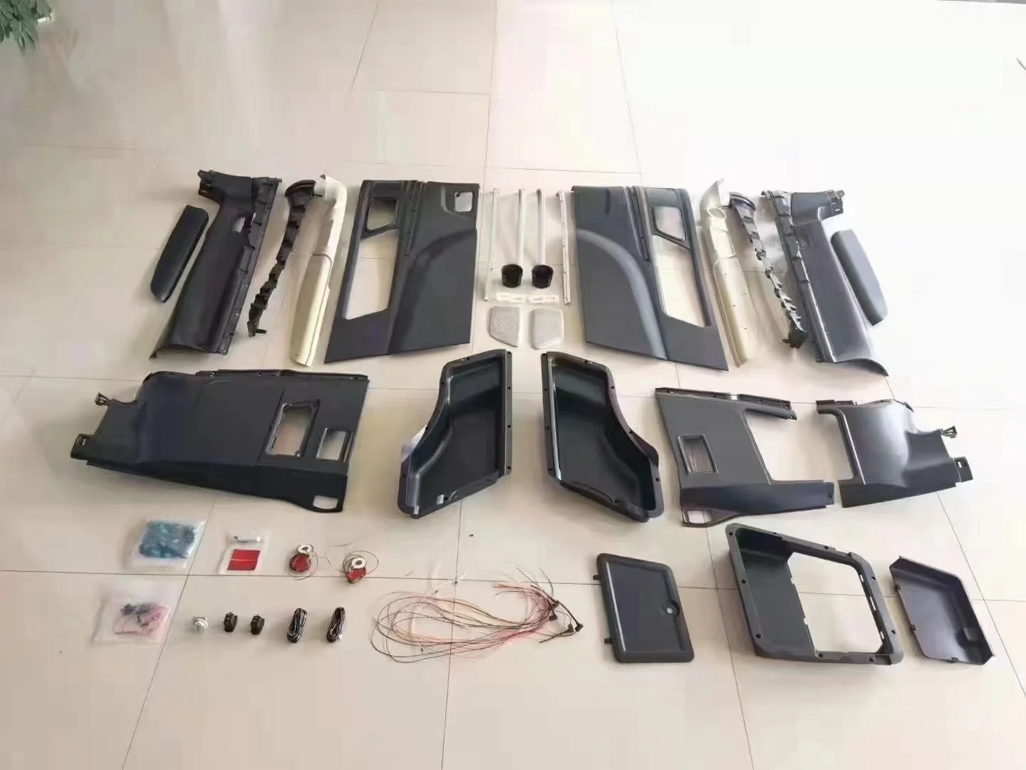 Die luxuriösen Mode-Business-Innentürverkleidungen im multifunktionalen Stil, Seitentürverkleidungen für VITO Metris W447 V-Klasse