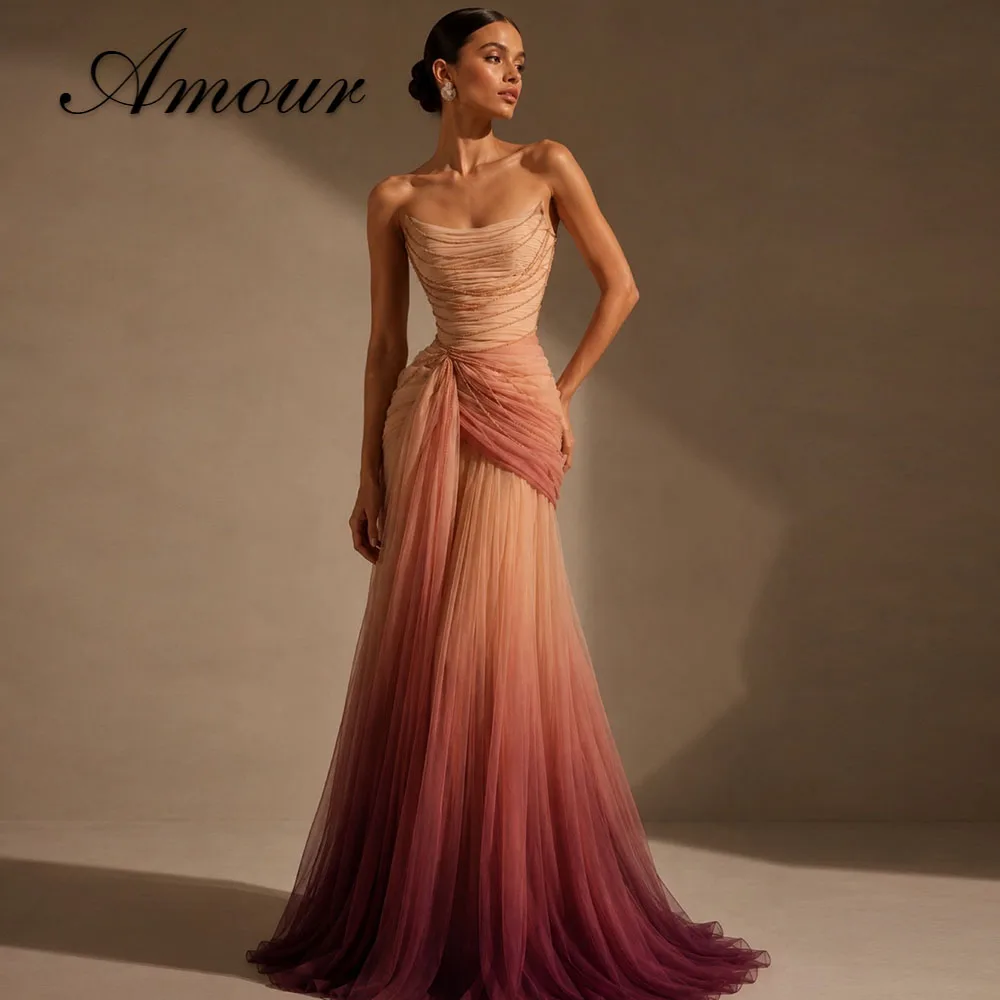 Amour Maßgeschneiderte Luxus-Abendkleider aus Saudi-Arabien mit Farbverlauf, trägerlos, ärmellos, plissiert, bodenlang, formelles Ballkleid