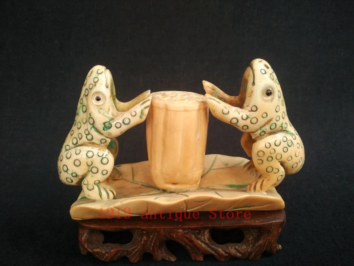 

Size 4.3 inch Old Chinese ox bone Hand Carved Frog Lotus leaf Statue desk family Decoration Gift Collection