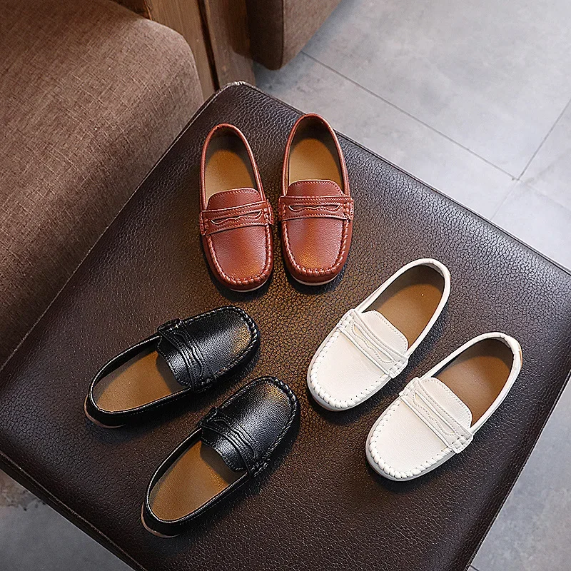 2025 الأولاد الانزلاق على أكسفورد المتسكعون ربيع الخريف لينة بولي Leather الجلود حذاء طفل صغير أسود أبيض زي مدرسي أحذية للأطفال