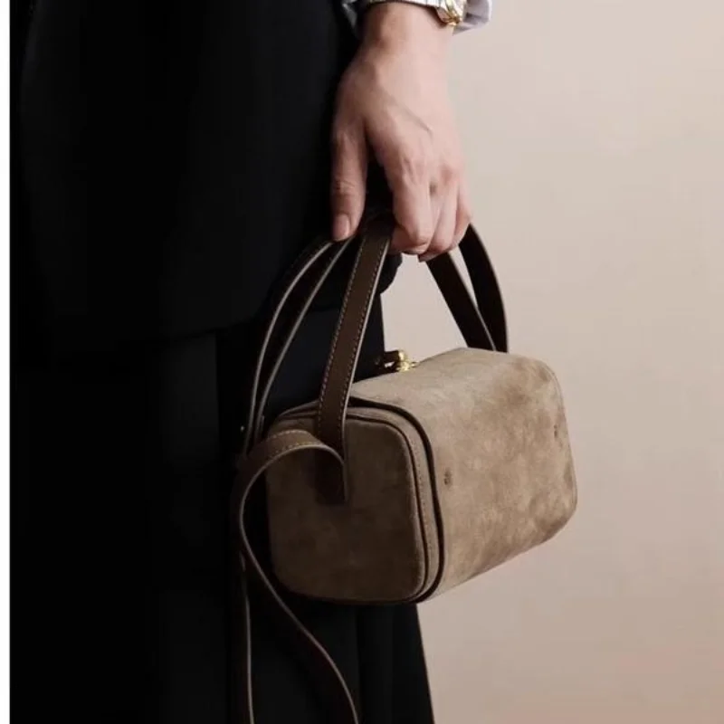 حقيبة يد نسائية عصرية جديدة لعام 2026 حقيبة وسادة كروس كلاسيكية راقية ذات ملمس غير لامع