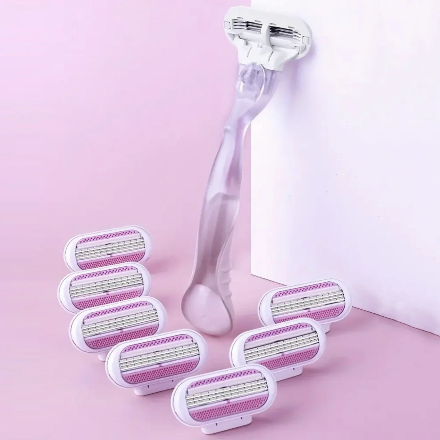 ماكينة حلاقة آمنة للنساء - مقبض واحد + 8 شفرات من الفولاذ المقاوم للصدأ قابلة للاستبدال مكونة من 3 طبقات، رأس ماكينة حلاقة وردية لإزالة الشعر بشكل سلس