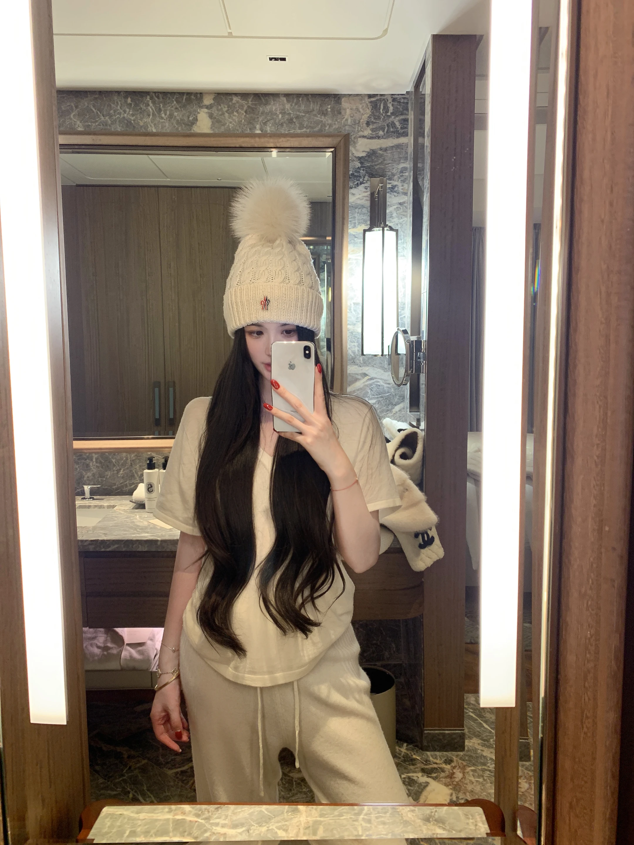 

POET WONG Ultrine Wool Knitted ort Sve Tee Comfortable Versatile Loose Fit Casual Sle Women's T-irt Winter Collection