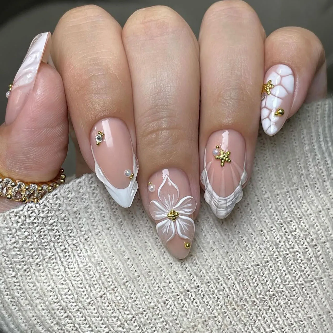 

24PCS Almond Press on Nails with Glue 3D Shell Flower Star Designs White French Fake Nails for Women Acrylic Wearable False Nail