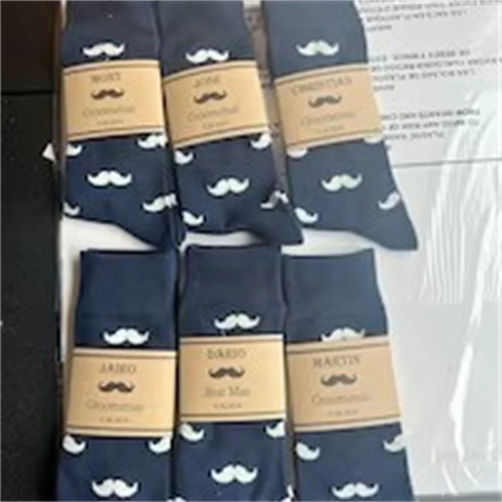 Calzini Groomsmen, calzini a pois verde salvia e avorio, etichette personalizzate per calzini, calzini da sposo personalizzati, calzini verde